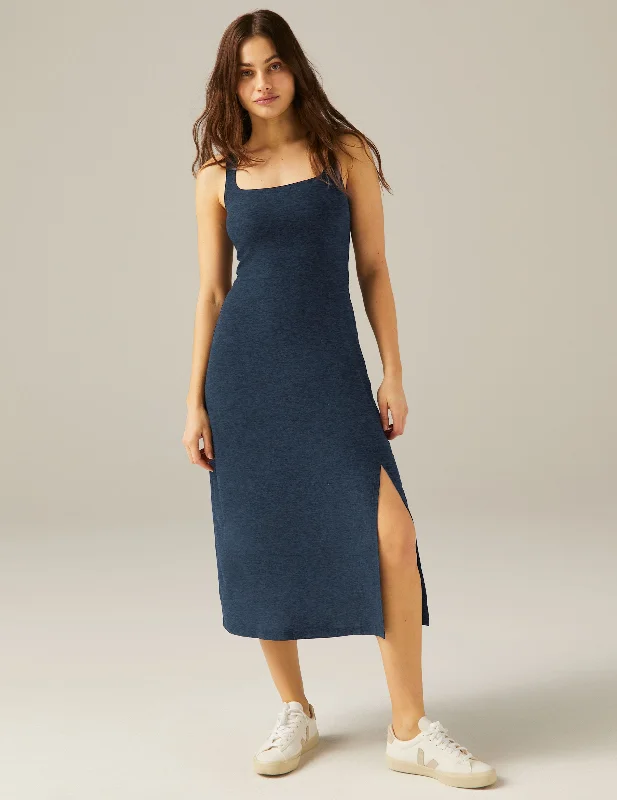 Structured sheath dress-Featherweight Getaway Dress